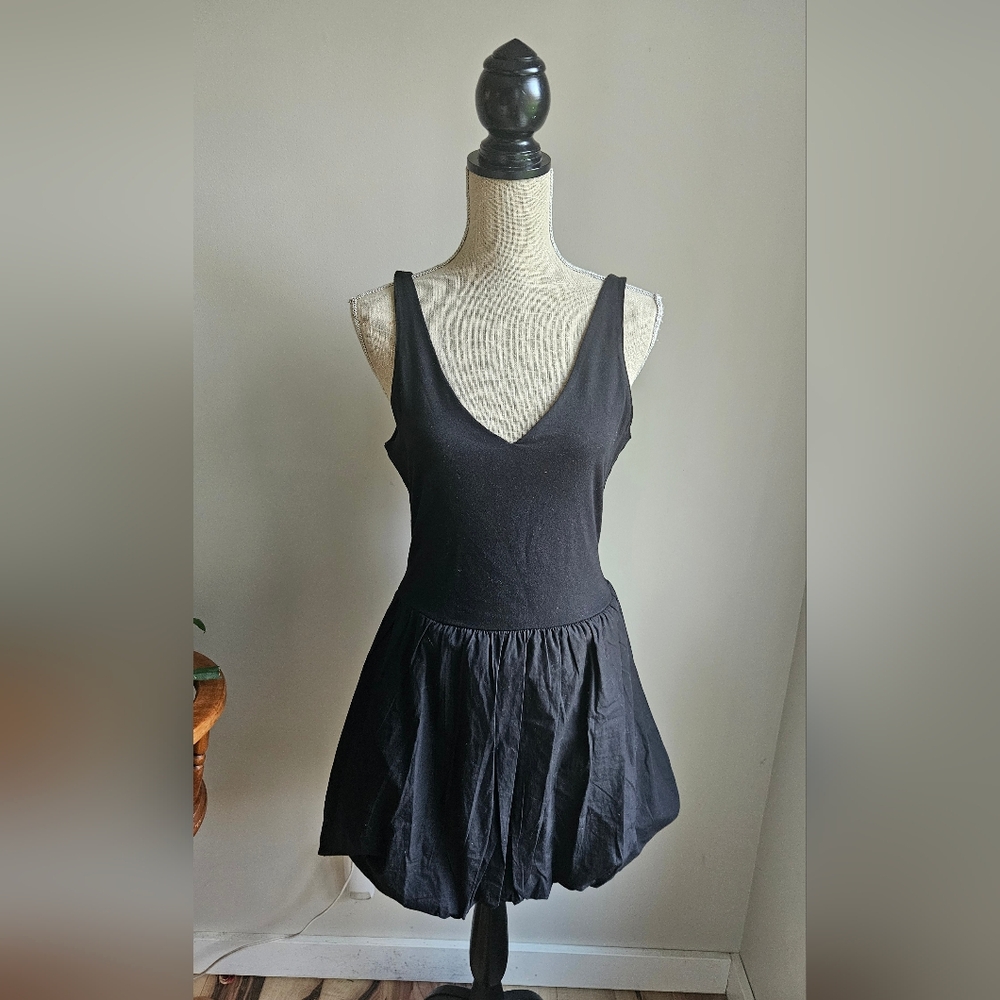 Black V-Neck Sleeveless Skater Dress